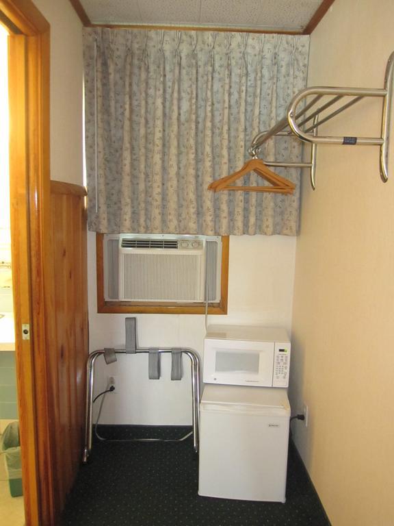 Wakita Court Motel Queensbury Szoba fotó