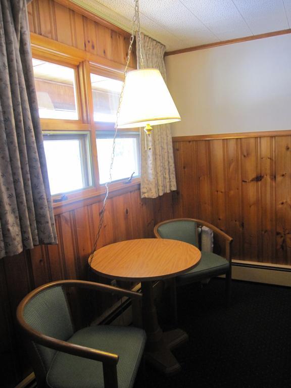 Wakita Court Motel Queensbury Szoba fotó