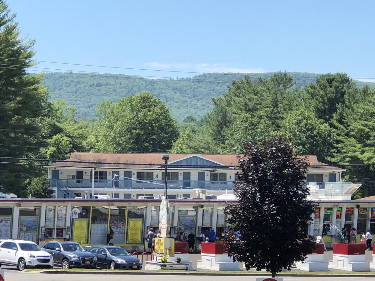 Wakita Court Motel Queensbury Kültér fotó